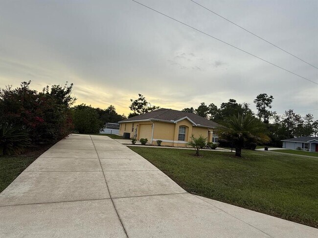 Building Photo - 12814 SW 51st Ave