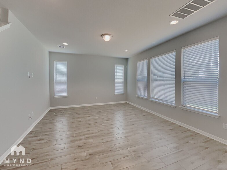 Building Photo - 705 Hays Hill Dr
