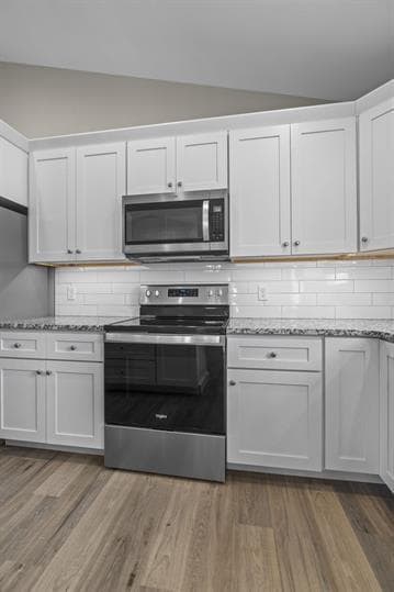 Building Photo - 302 Oak Grv Cir