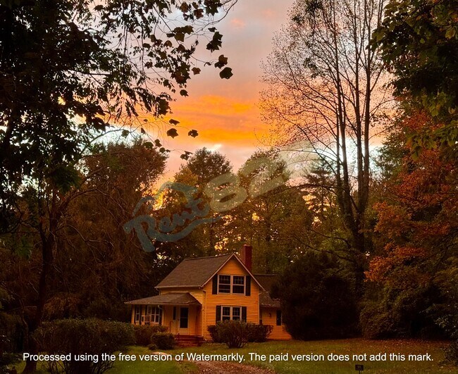 Building Photo - 85 Pennwood Ln