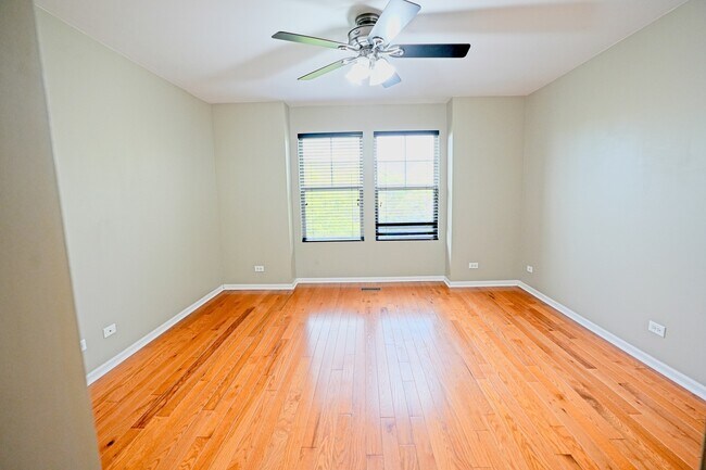 Building Photo - 470 Grosvenor Ln