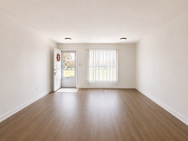 Building Photo - 220 Sherwood Dr