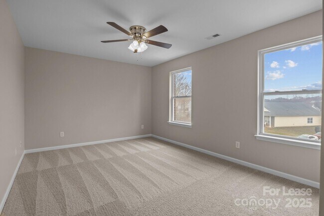 Building Photo - 302 Flanders Dr