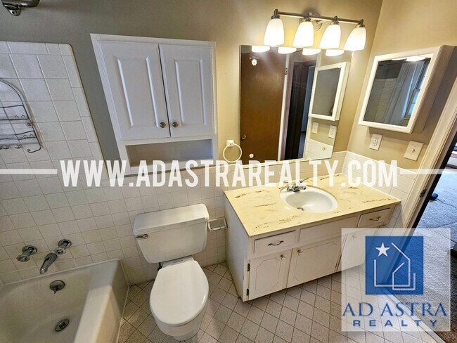 Building Photo - Spacious Duplex in Independence-Available ...