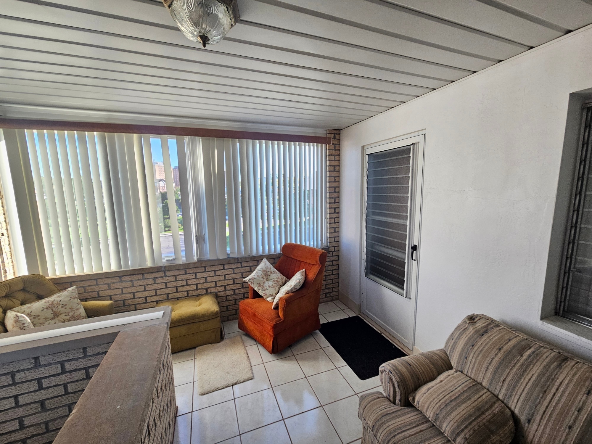 Building Photo - 440 Drummond St