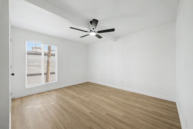 Building Photo - Gorgeous 2 Bed + Bonus Room | Large Private Yards | Resort Pool | 8 Weeks Free Rent!