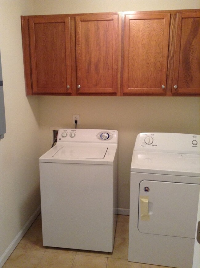 Building Photo - 6br House Near Campus FOR RENT