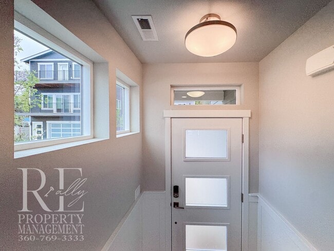 Building Photo - Modern 3-Story Bremerton Home with Water Views on Every Level