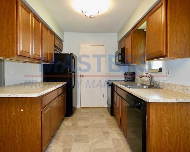 Building Photo - 3 Bedroom House