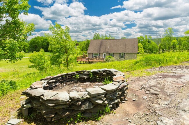 Building Photo - 2109 Dunk Hill Rd
