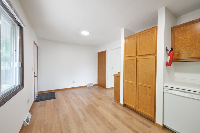 Kitchen - 1353 15th Ave S