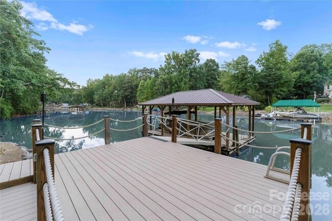 Building Photo - 578 Normandy Rd