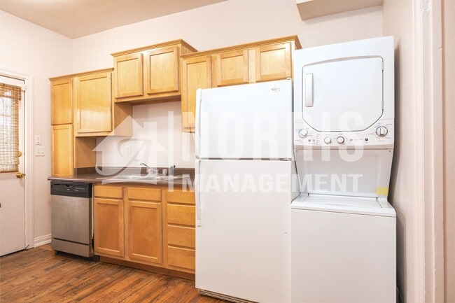 Building Photo - Adorable Private One Bedroom, One Bathroom...