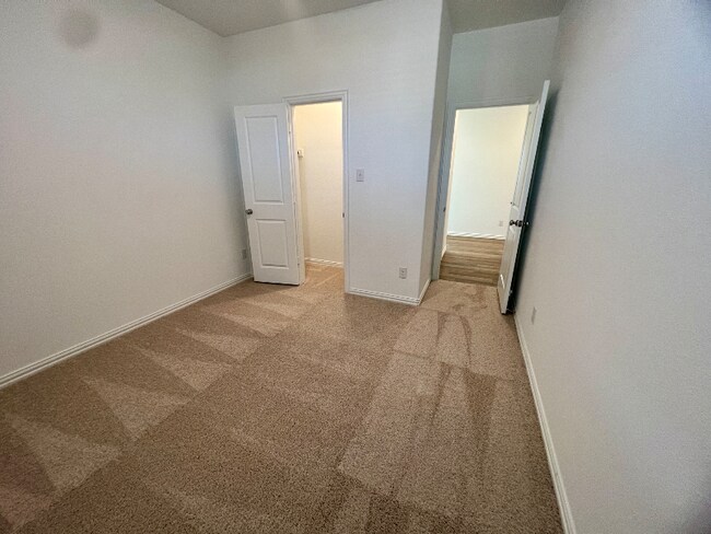 Building Photo - 118 Jenkinson Dr
