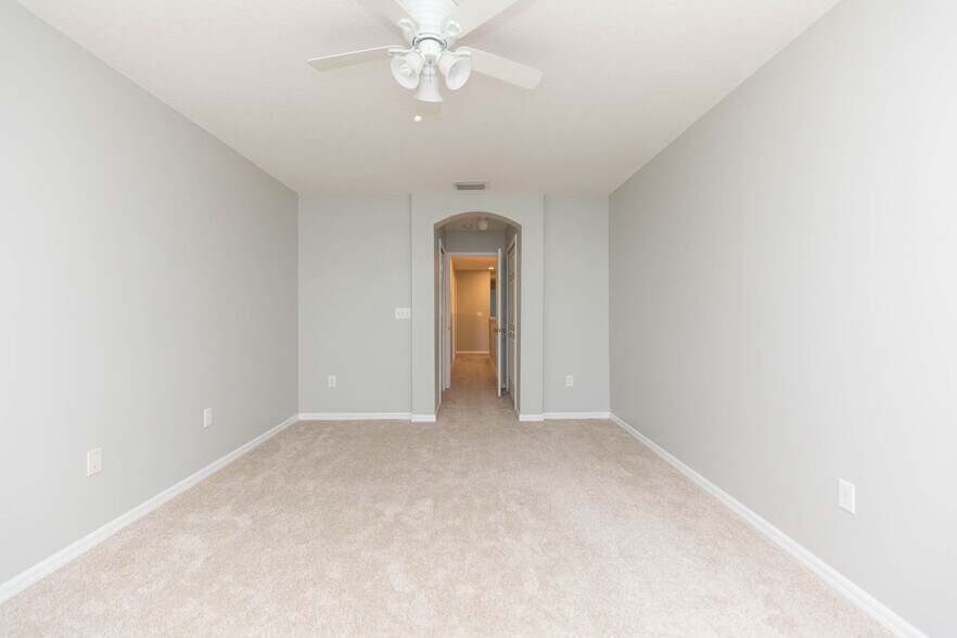 Second bedroom features two closets - 18135 Nassau Point Dr