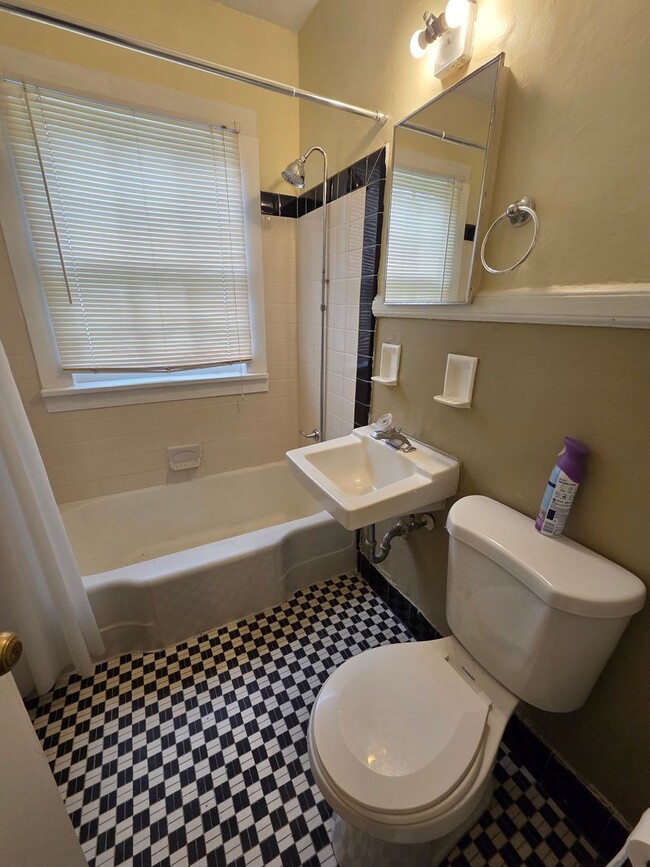 Building Photo - Lakebottom Park 2Bedroom