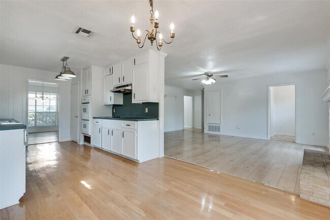 Building Photo - 116 Ridge Oak Dr