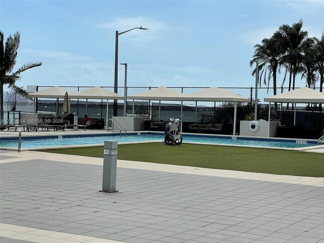 Building Photo - 600 NE 36th St