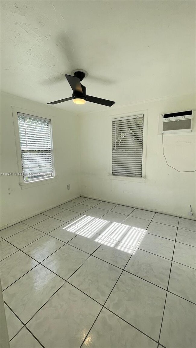 Building Photo - 1857 Buchanan St