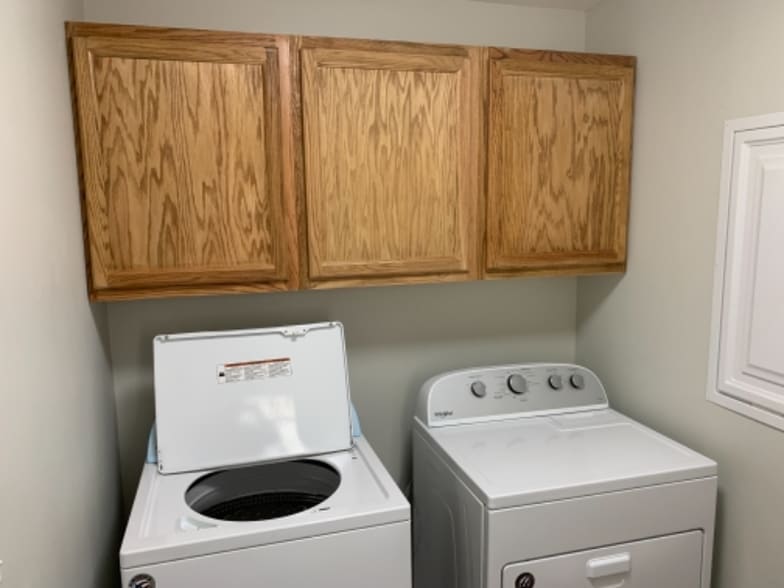 Building Photo - 165 Grove Hl