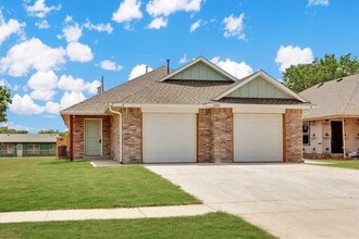 Building Photo - 1324 SW New York Ave