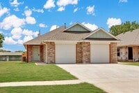 Building Photo - 1324 SW New York Ave