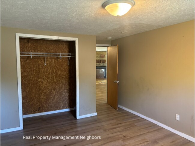 Building Photo - Large and Sunny 3 Bed 1 Bath Home Available for Rent in Edmore