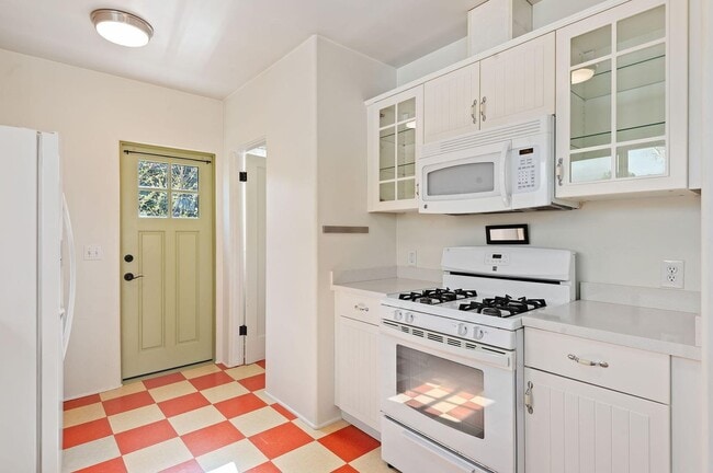 Building Photo - 306 W Ortega St