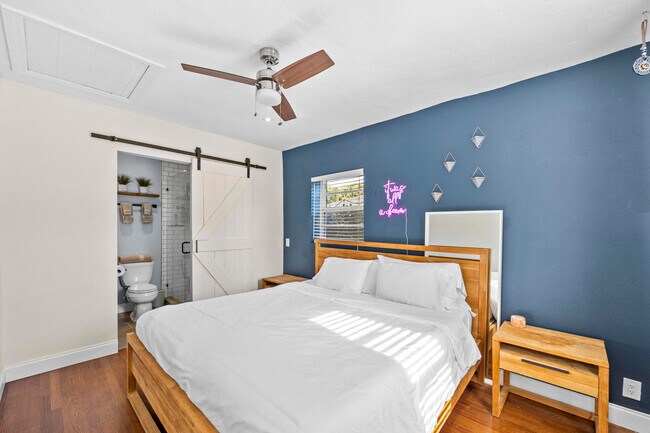 Building Photo - 3201 Poinsettia Ave