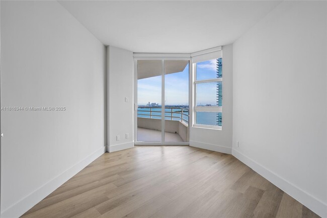 Building Photo - 555 NE 34th St