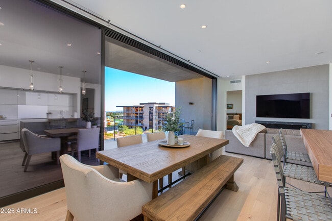 Building Photo - 5000 N Camelback Rdg Dr