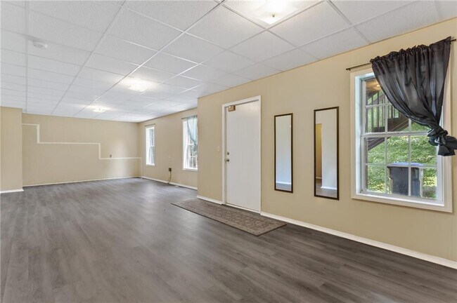 Building Photo - 6250 Whirlaway Dr