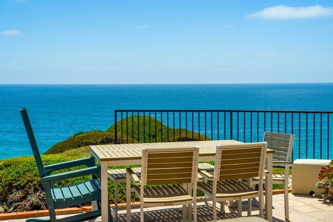 Building Photo - Dream home Located on the Bluff of Southwe...