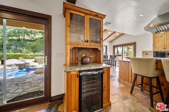 Building Photo - 24409 Voltara Ct