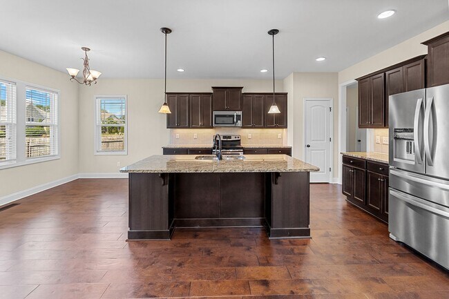 Building Photo - **Spacious 3bd/3ba in Raleigh**