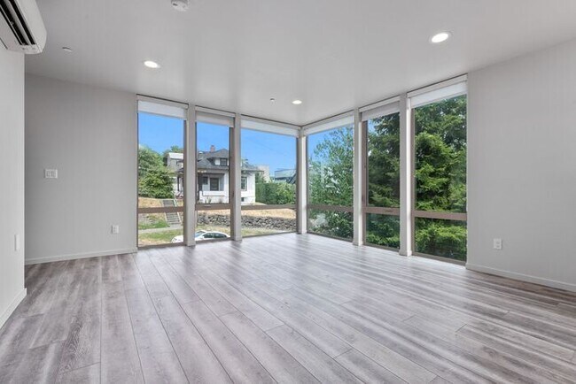 Building Photo - Stunning Ultra-Modern Capitol Hill View Home with Air Conditioning