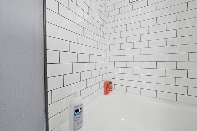 Building Photo - 222 Wickhamford Way