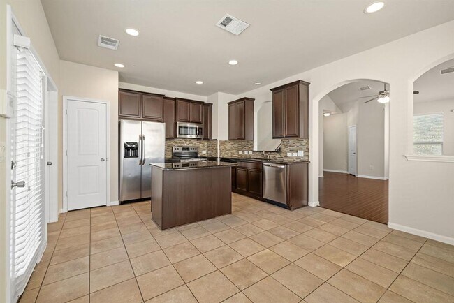Building Photo - 1704 Willow Vista