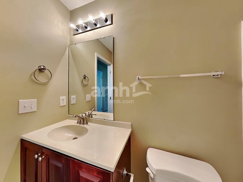 Building Photo - 114 Ridge Lake Dr