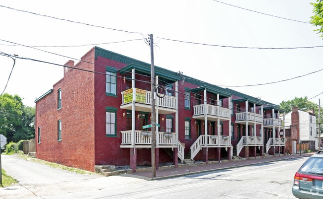 Primary Photo - 813-825 Bowe St