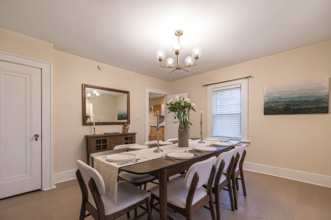 Building Photo - Quaint 4 bedroom Erie Home with Central Air & Garage Parking