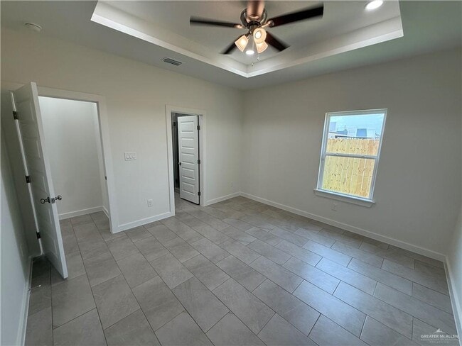 Building Photo - 9 S Woodland Dr