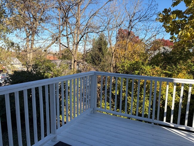 Building Photo - 3 Bed/3.5 Bath House with huge basement!