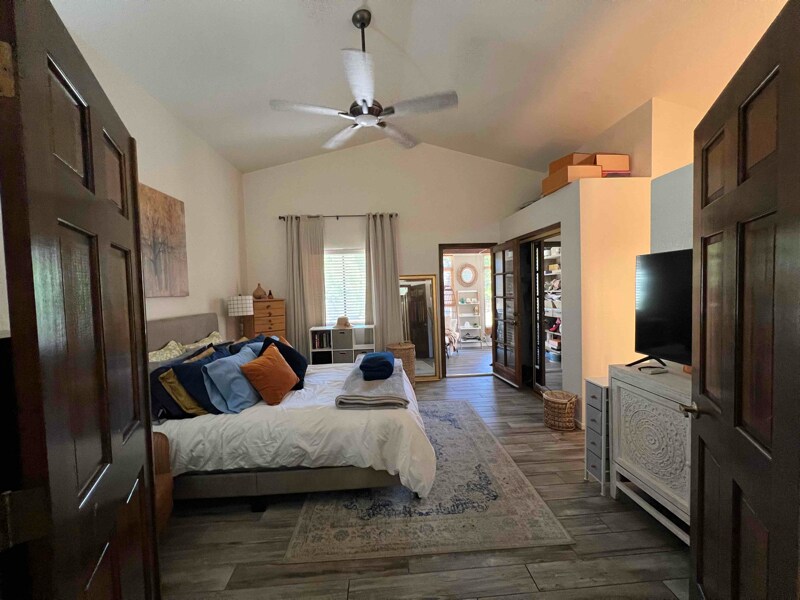 Building Photo - 946 E Cullumber St