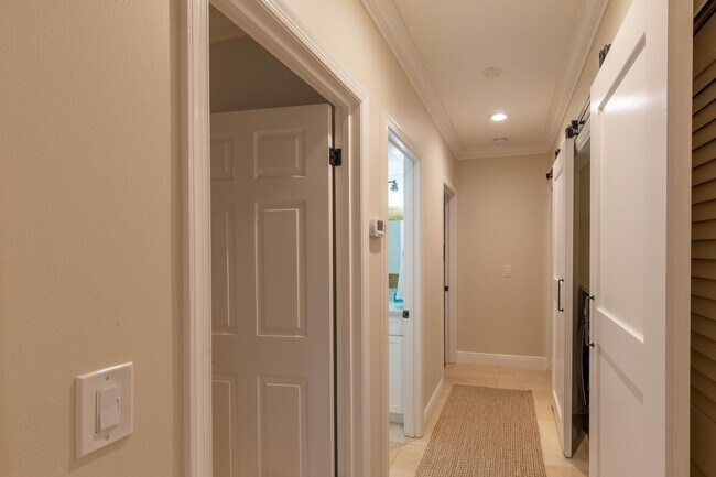 Building Photo - 13400 Polo Rd W