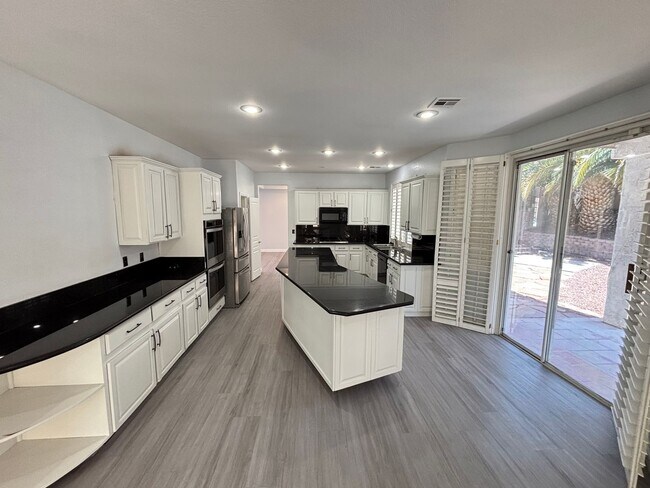 Building Photo - Elegant 4Bed/5Bath/3Car gated residence located near Silverado Ranch