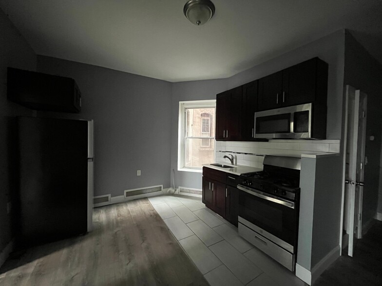 Building Photo - 554 Avenue C