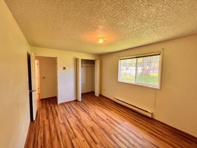 Building Photo - 1510 - 7th Avenue Duplex