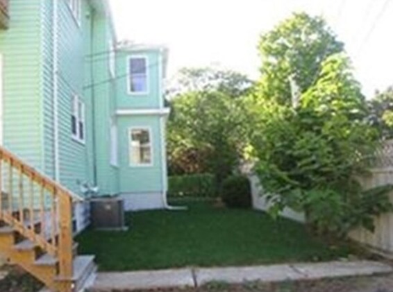 Building Photo - 219 Forest St