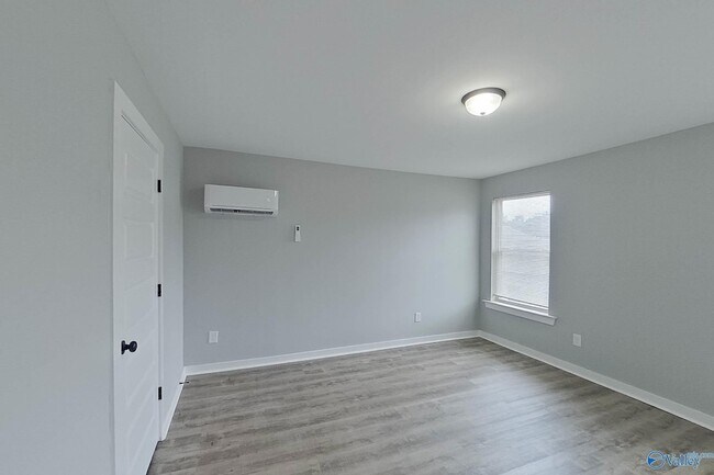 Building Photo - 520 White Oak Cir
